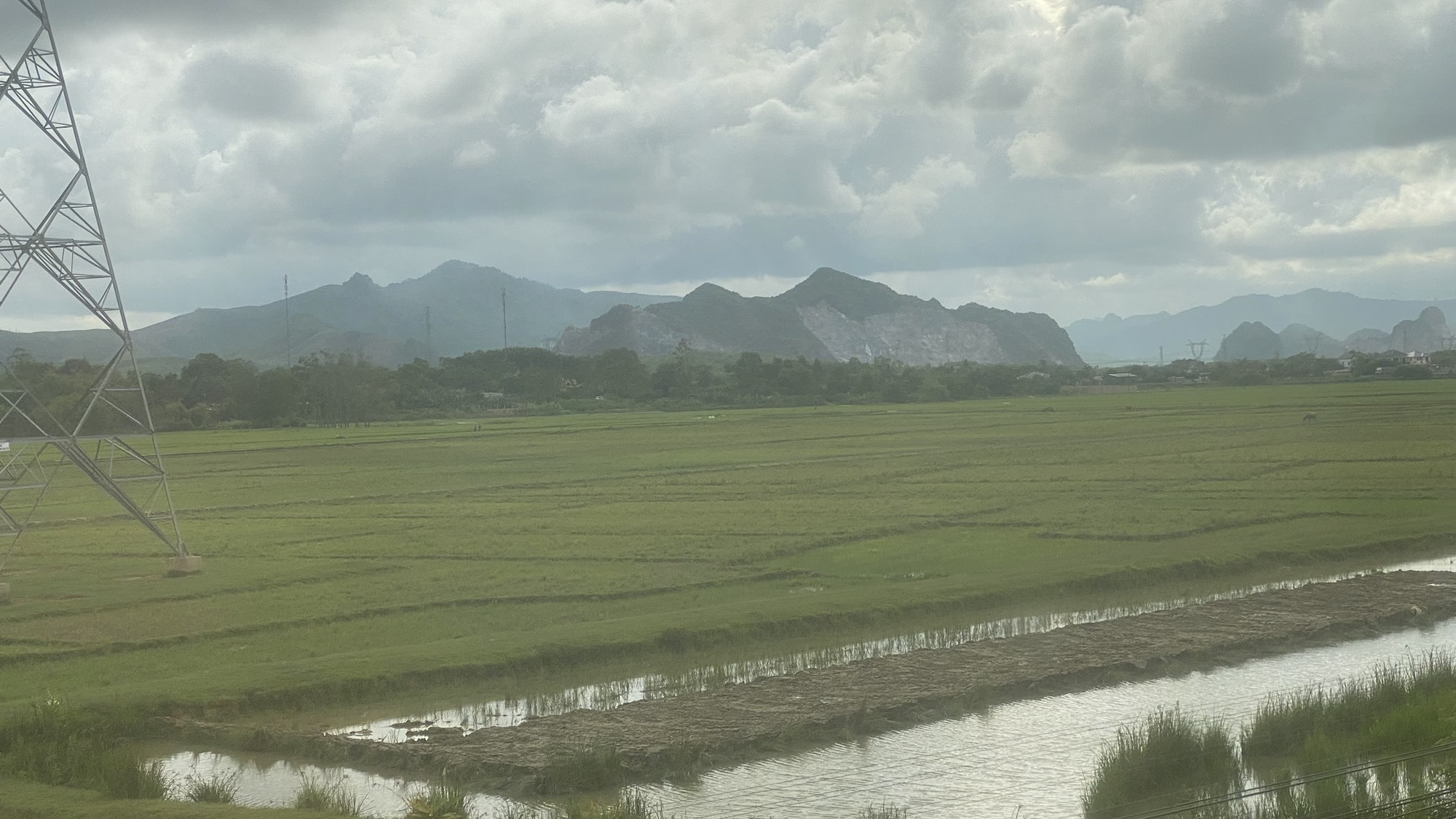 Experience Day Trip Train from Da Nang to Dong Hoi – Vietnam Travel